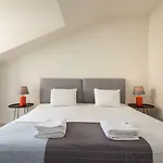 Apartment 28 Tram Duplex